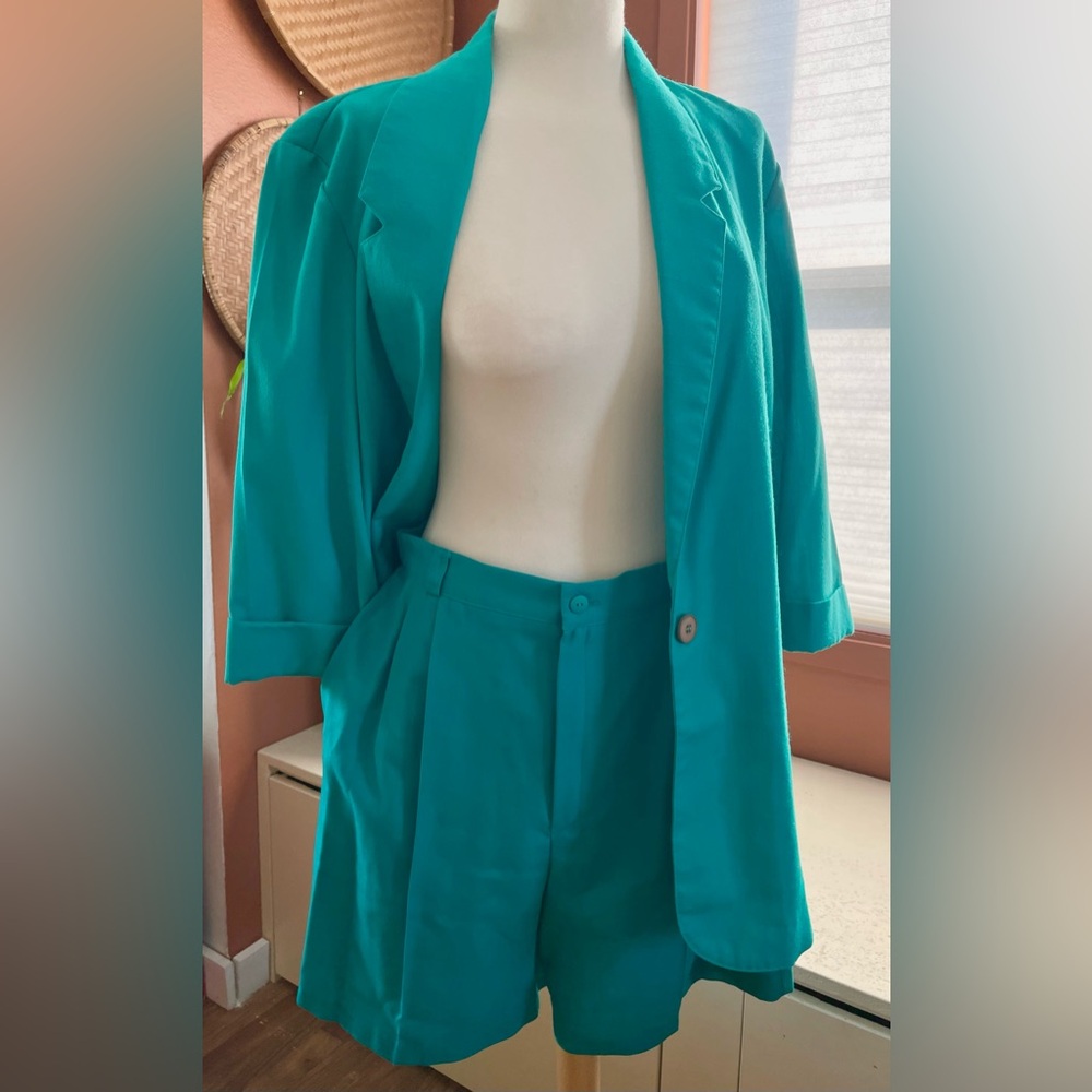 Vibrant Teal Pocketed Blazer and Shorts Set size14